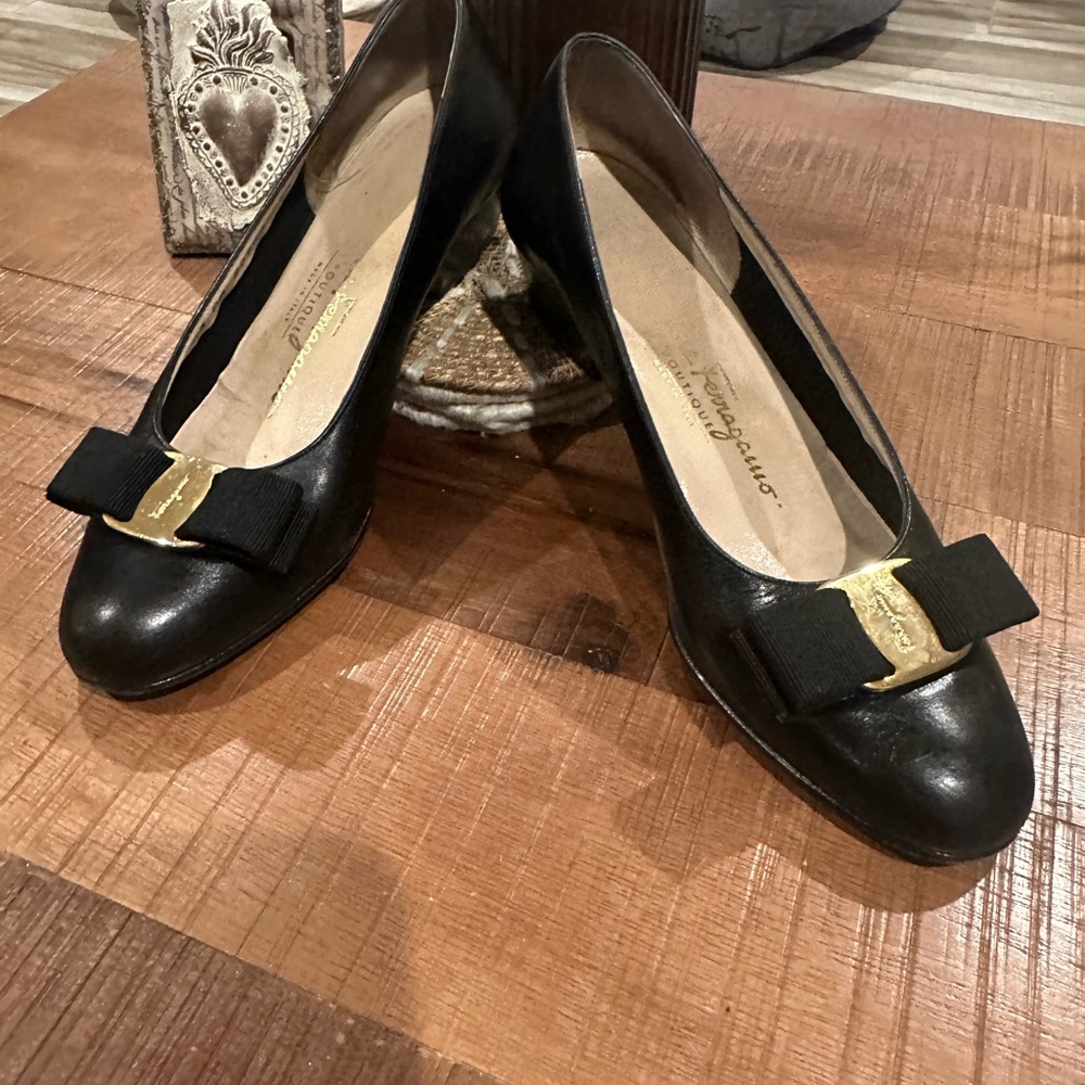 FERRAGAMO BOW TIE FLATS